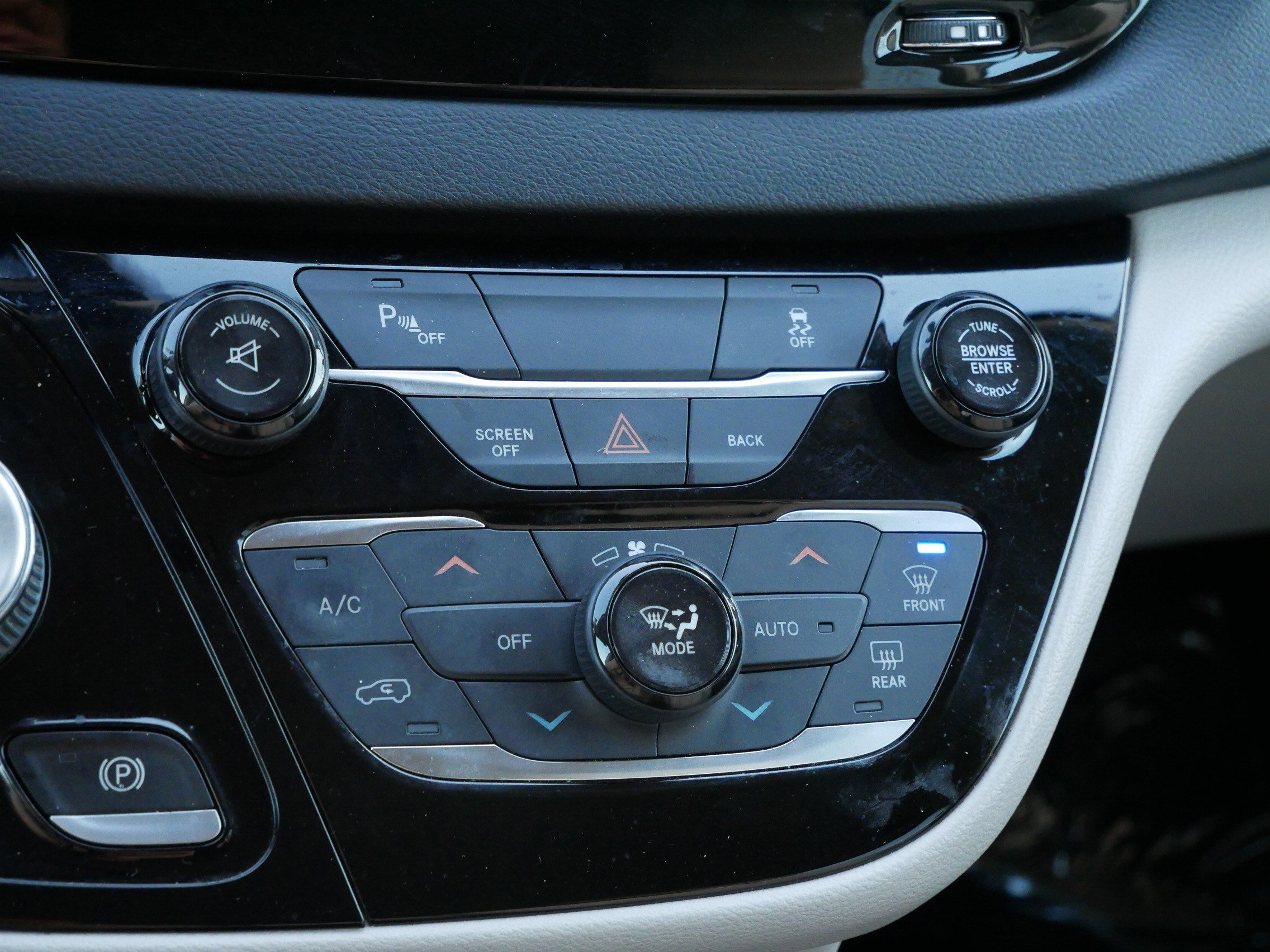 Used 2017 Chrysler Pacifica Touring-L image 24