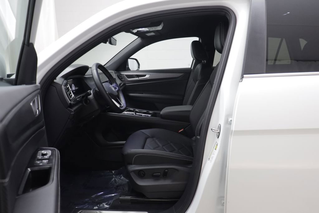 Used 2025 Volkswagen Atlas Cross Sport SE AWD/4WD image 5