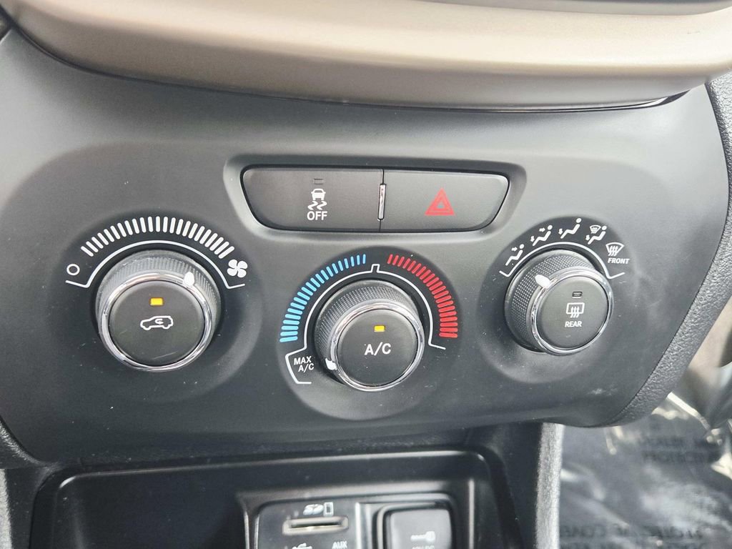 Used 2018 Jeep Cherokee Latitude image 26