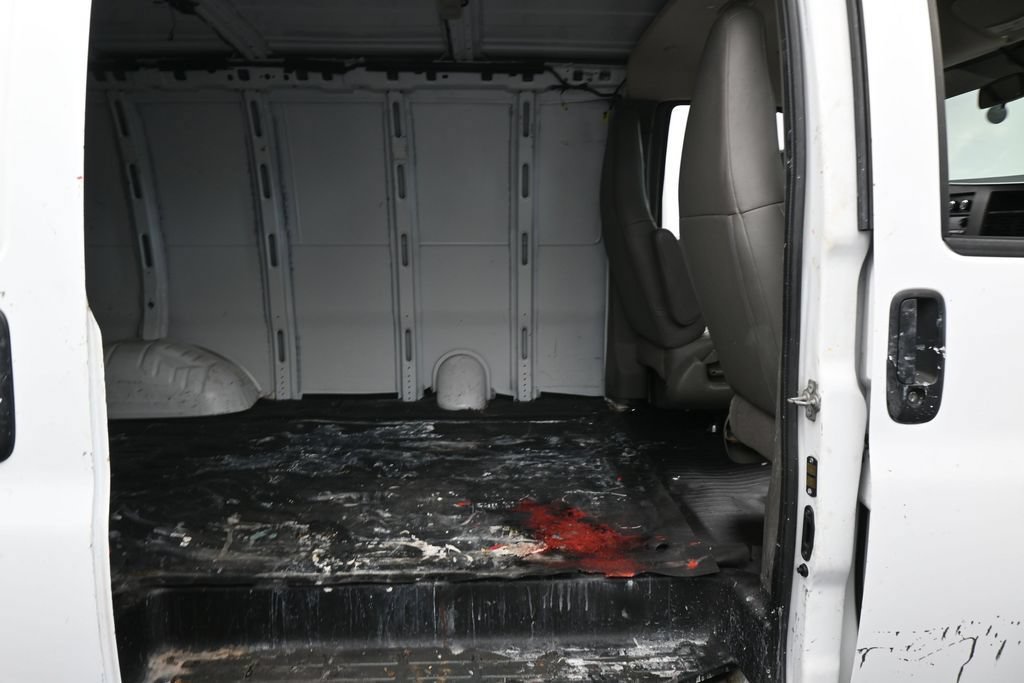 Used 2018 Chevrolet Express 2500 RWD image 23