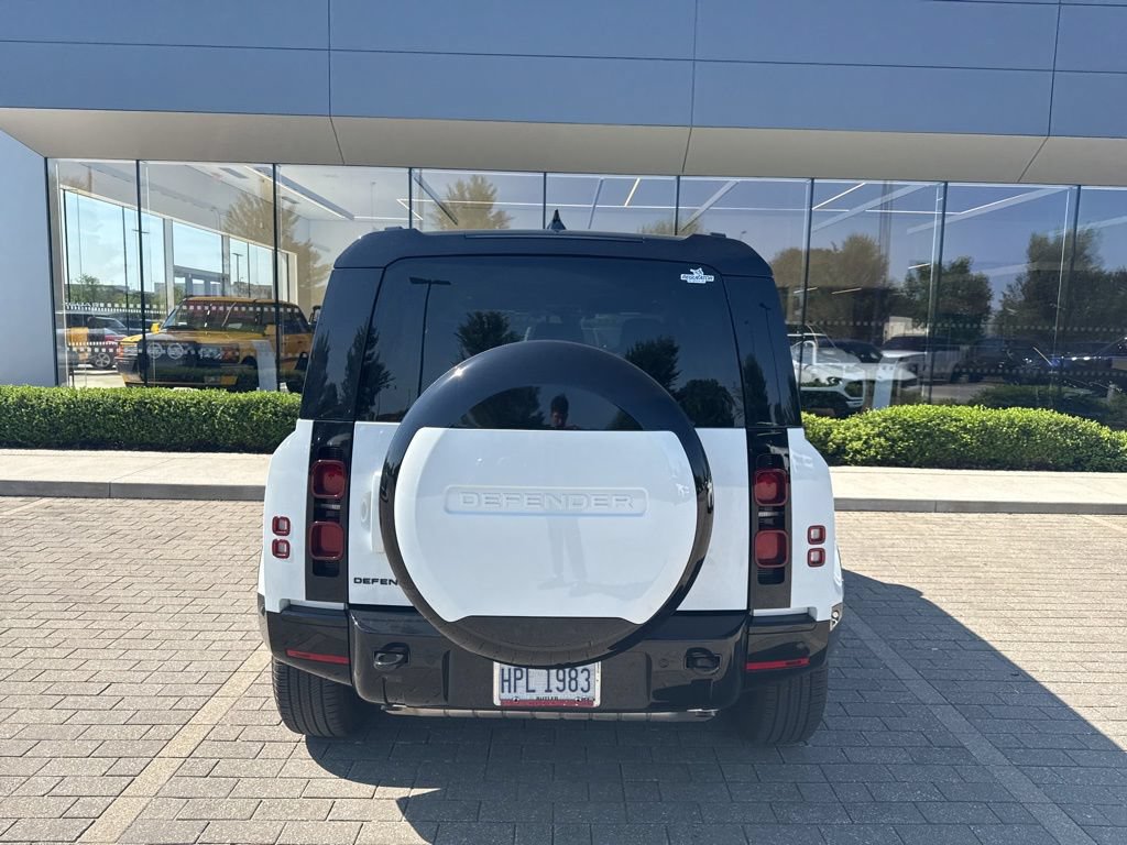 Certified 2025 Land Rover Defender 110 X-Dynamic SE AWD/4WD image 6