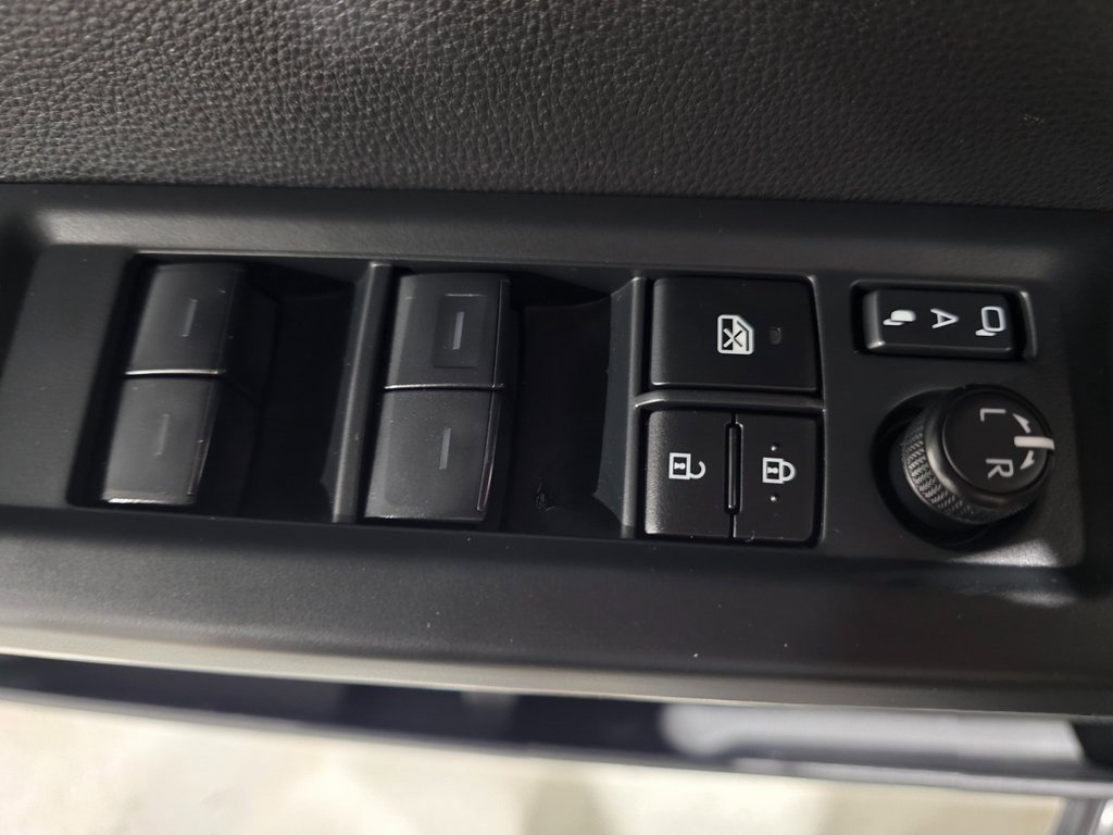 Used 2025 Toyota Tundra Limited image 18