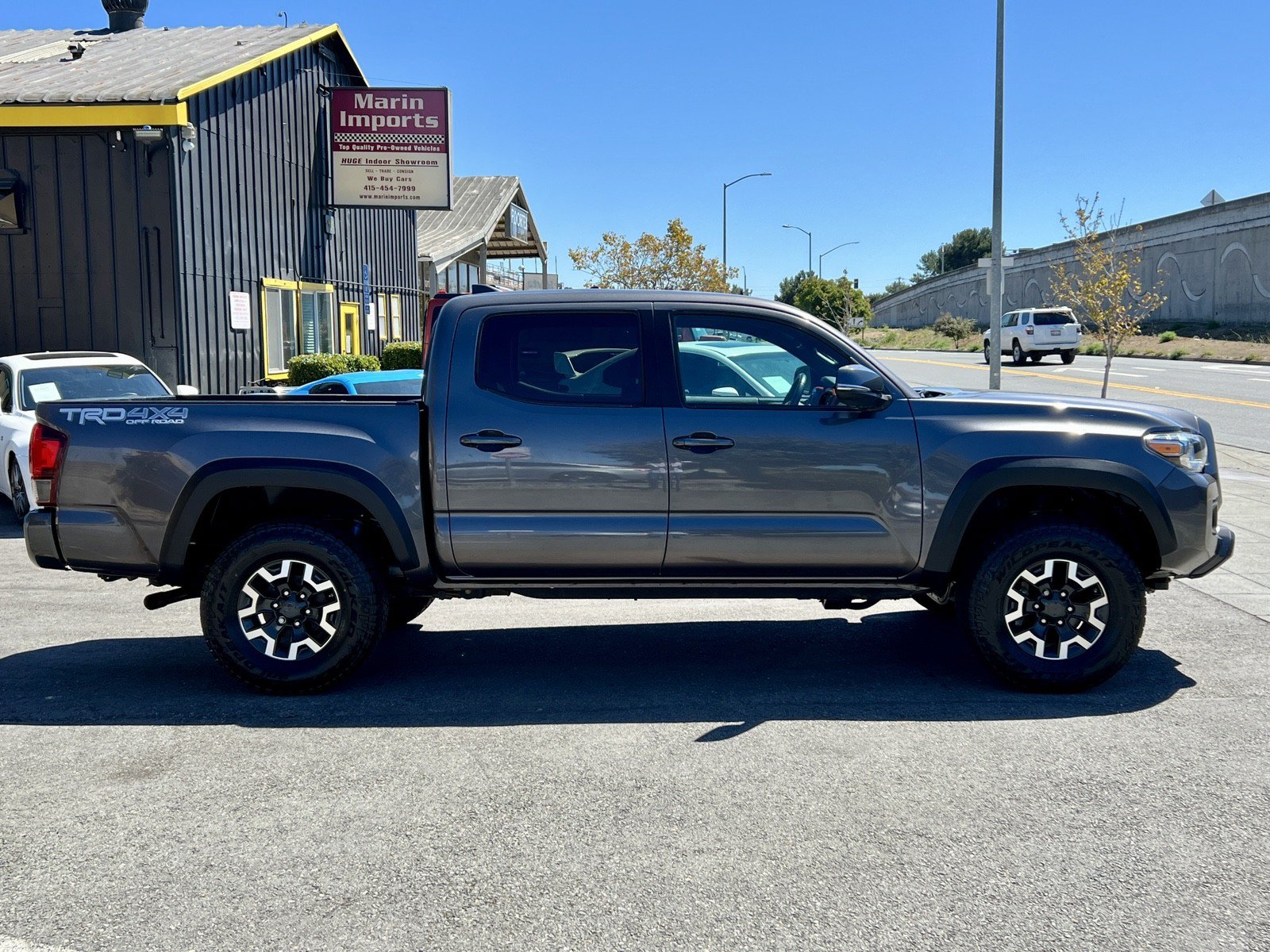Used 2019 Toyota Tacoma TRD Off-Road w/ Technology Package AWD/4WD image 5
