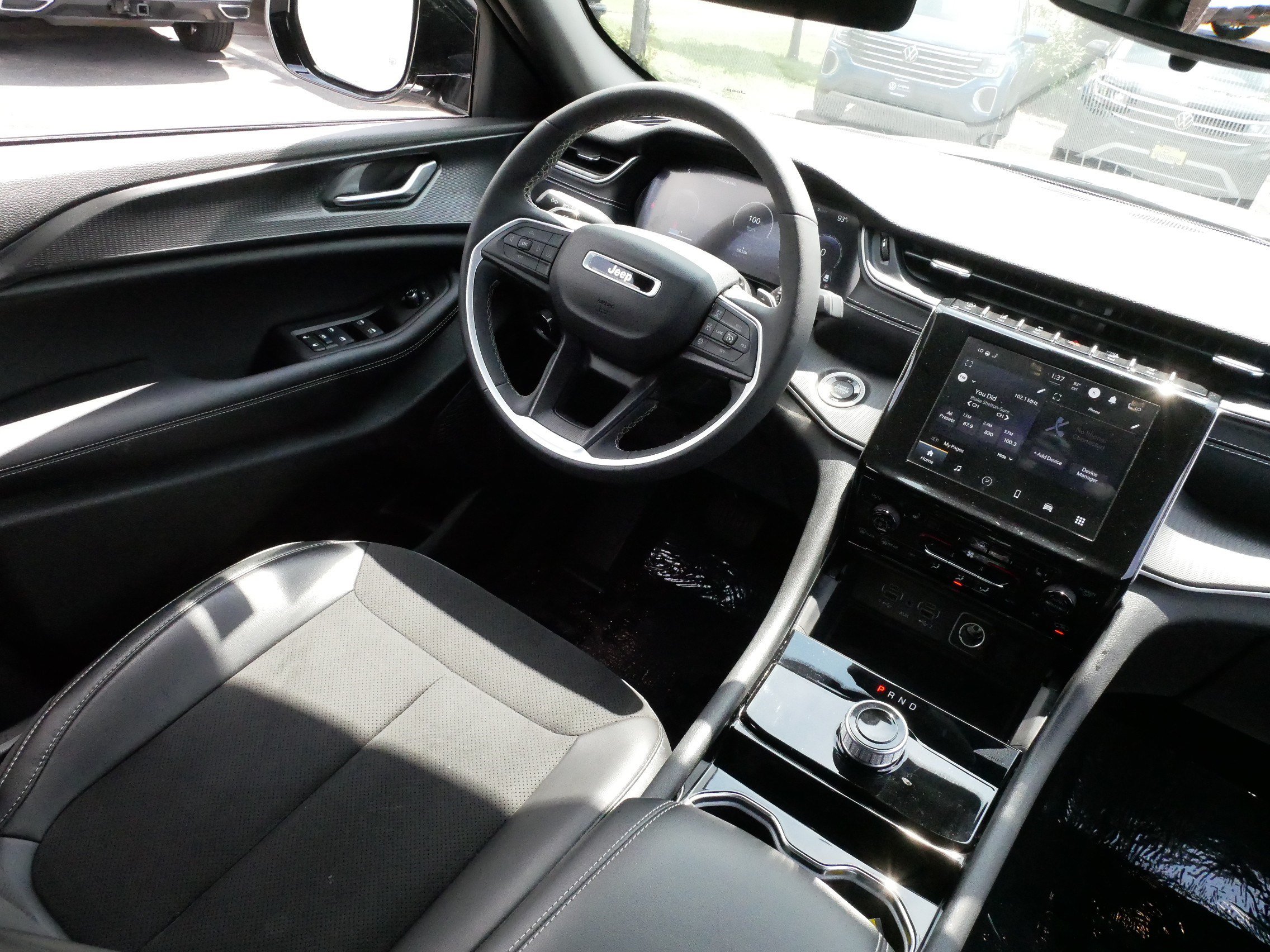Used 2023 Jeep Grand Cherokee Altitude AWD/4WD image 9