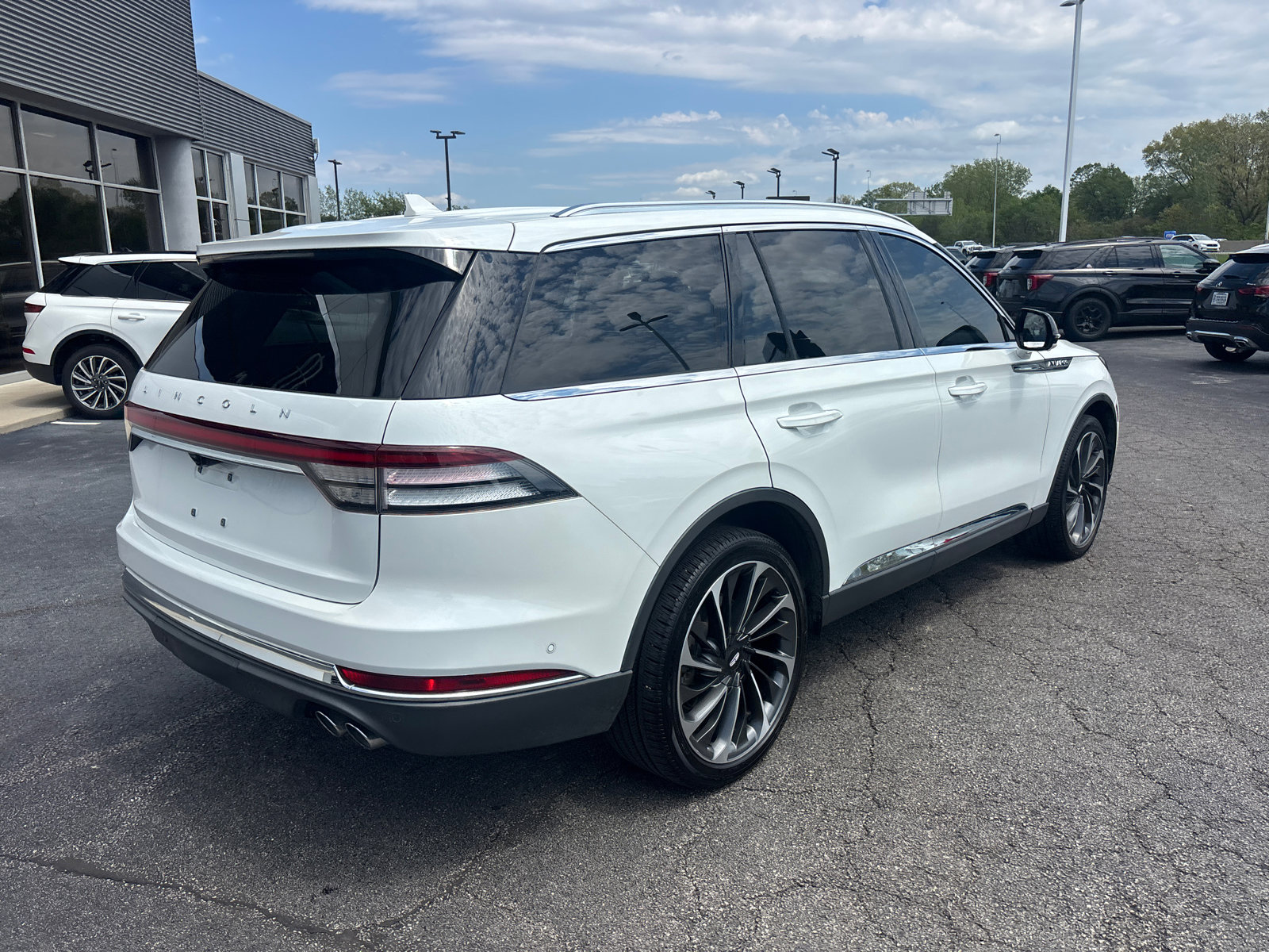 Used 2020 Lincoln Aviator Reserve w/ Equipment Group 202A AWD/4WD image 7