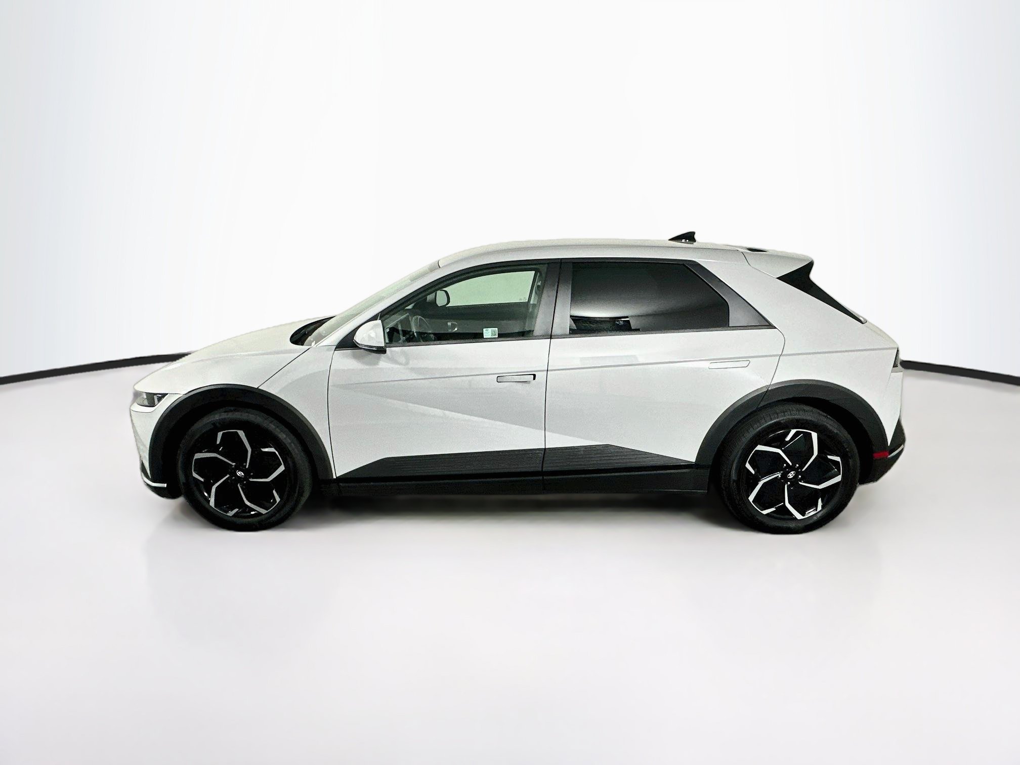 Used 2024 Hyundai Ioniq 5 SE RWD image 4