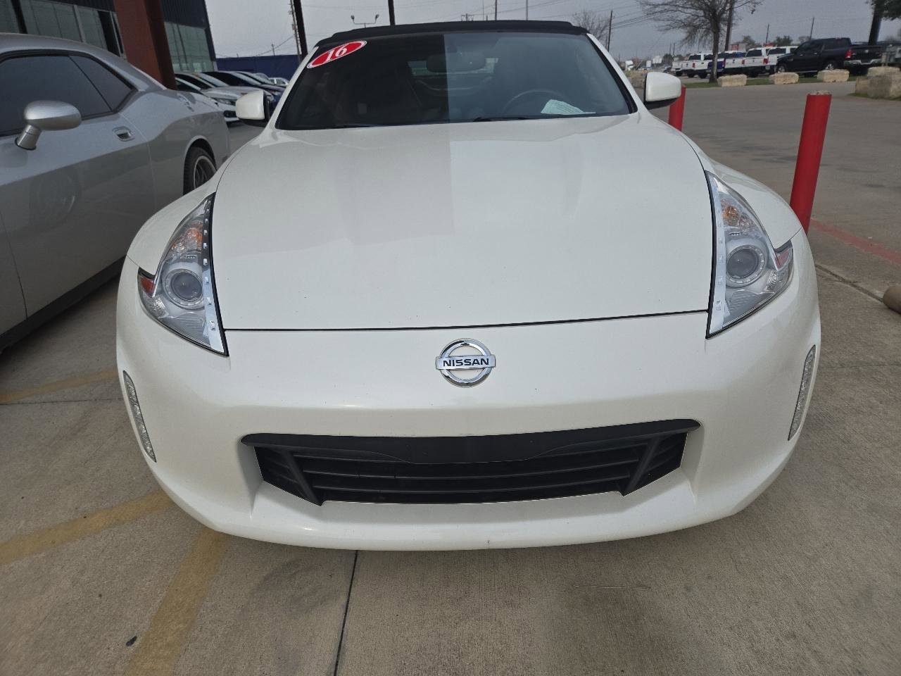 Used 2016 Nissan 370Z Touring RWD image 2