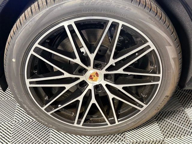 Certified 2025 Porsche Cayenne Coupe image 10