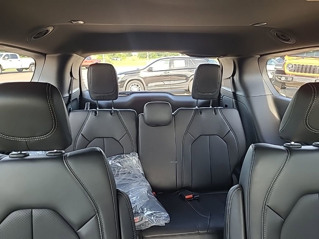 New 2025 Chrysler Pacifica Select FWD image 22