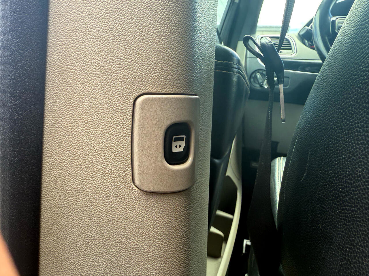 Used 2019 Dodge Grand Caravan SXT image 13