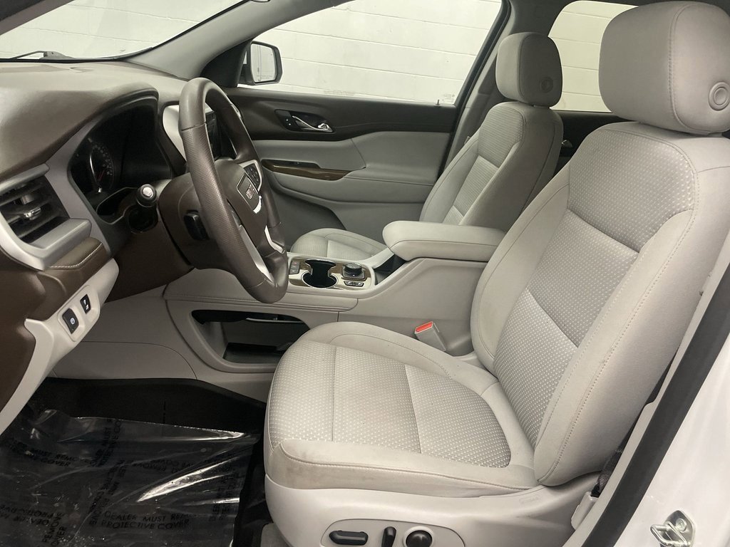 Used 2023 GMC Acadia SLE image 13