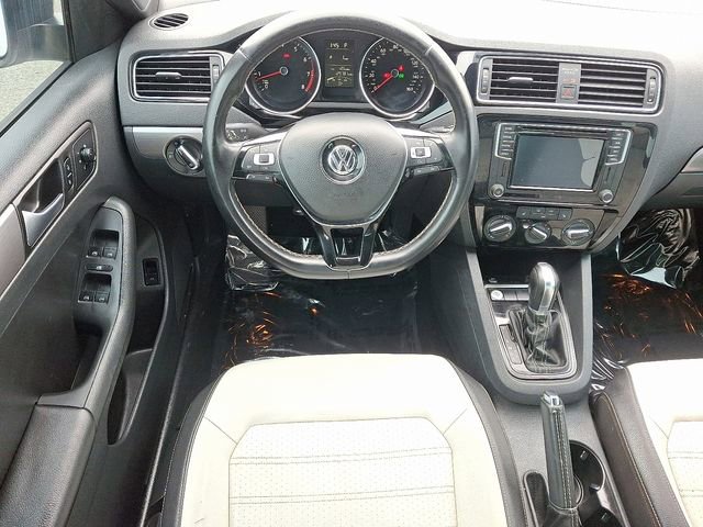 Used 2016 Volkswagen Jetta Sport image 11