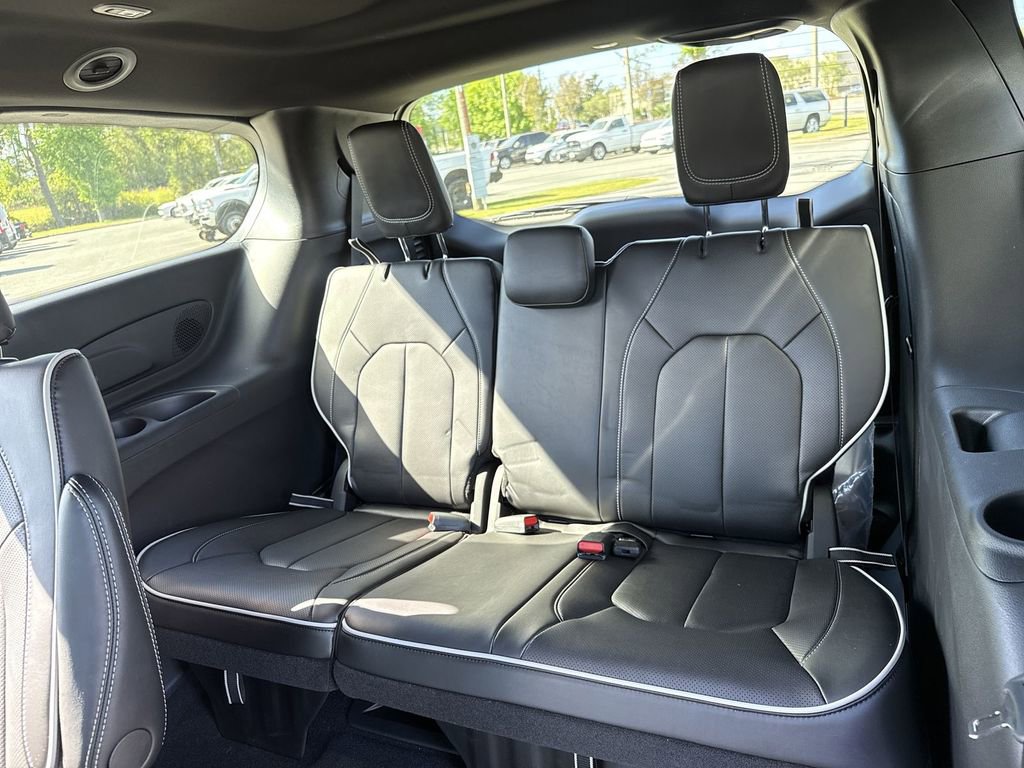 New 2026 Chrysler Pacifica Limited w/ Trailer Tow Group image 27