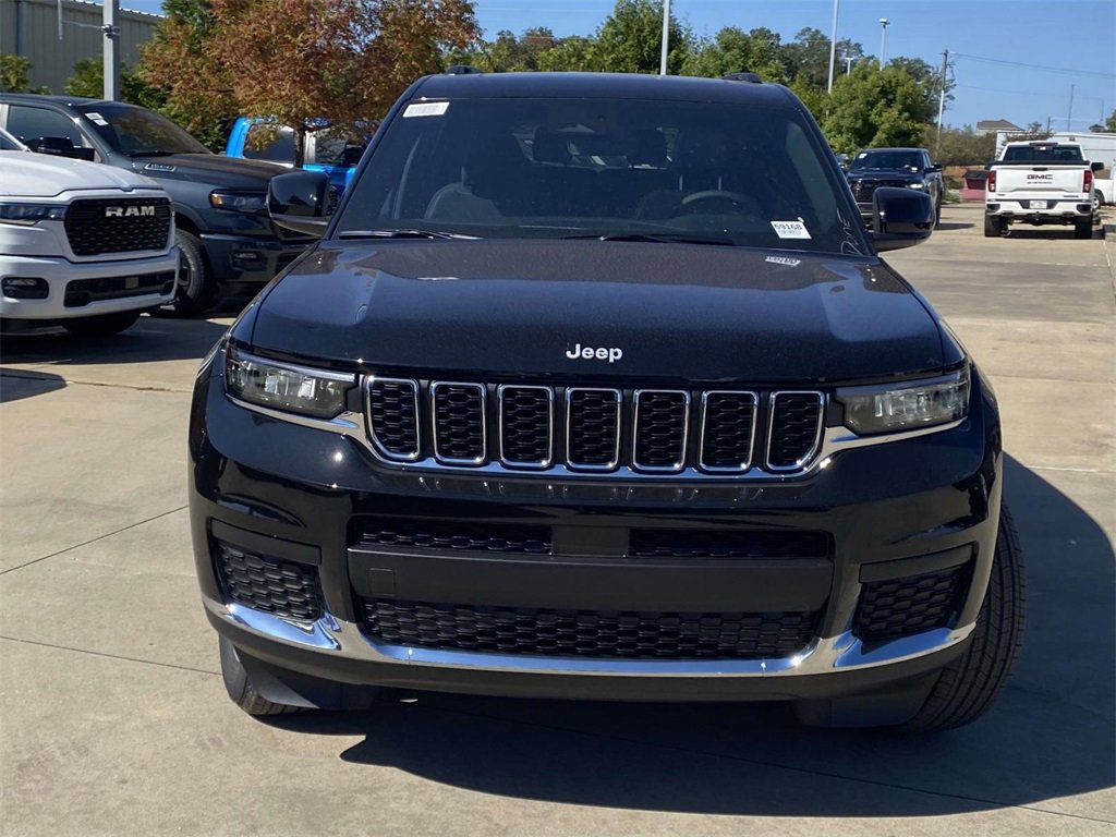New 2025 Jeep Grand Cherokee L Laredo image 2