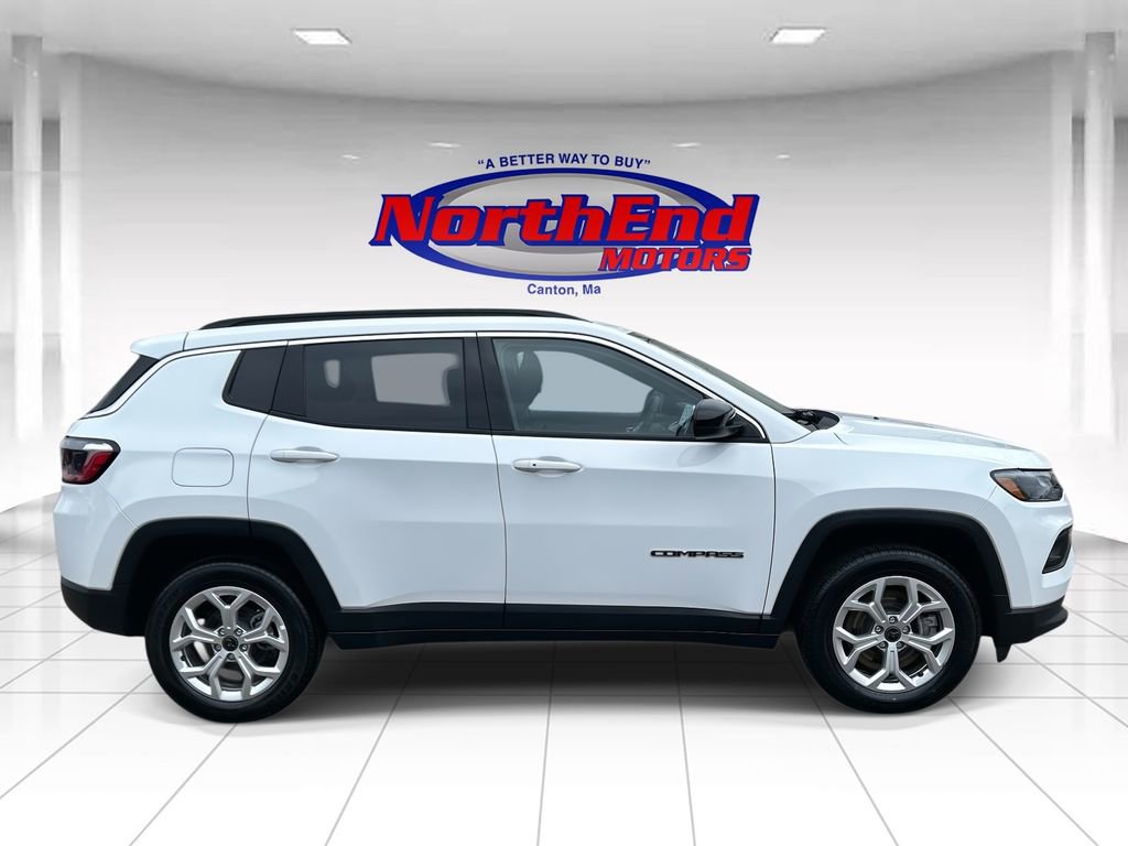 Used 2025 Jeep Compass Latitude AWD/4WD image 2