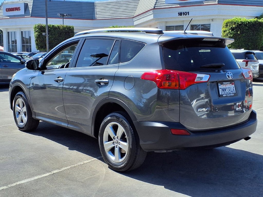 Used 2015 Toyota RAV4 XLE FWD image 4