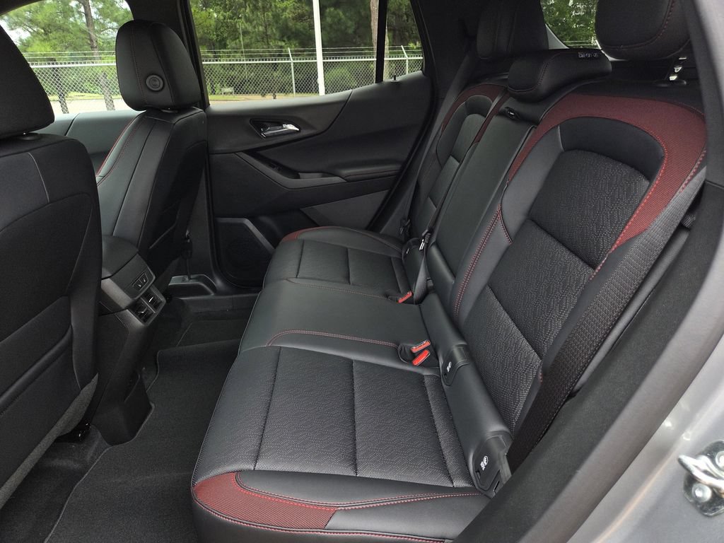 New 2027 Chevrolet Equinox RS w/ Convenience Package III FWD image 18