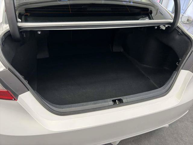 Certified 2020 Toyota Camry SE FWD image 11