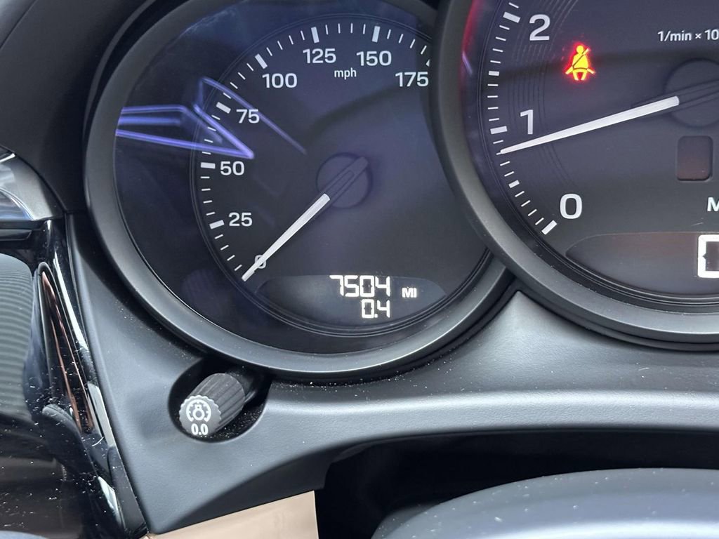 Certified 2025 Porsche Macan image 20