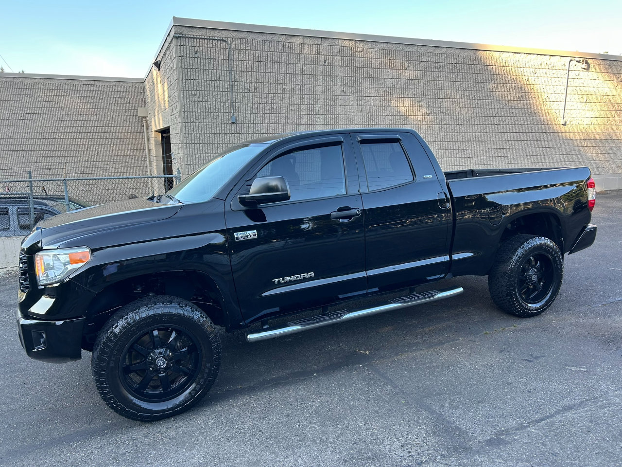 Used 2017 Toyota Tundra SR5 image 8