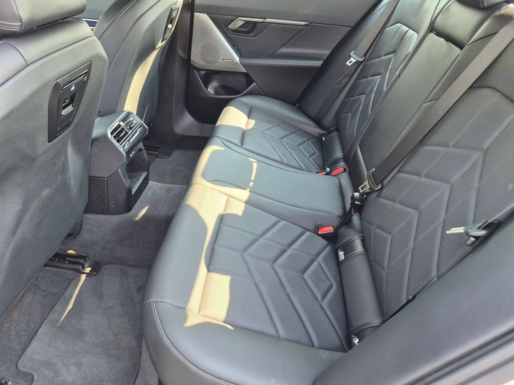 Used 2024 BMW i5 eDrive40i w/ M Sport Package RWD image 26
