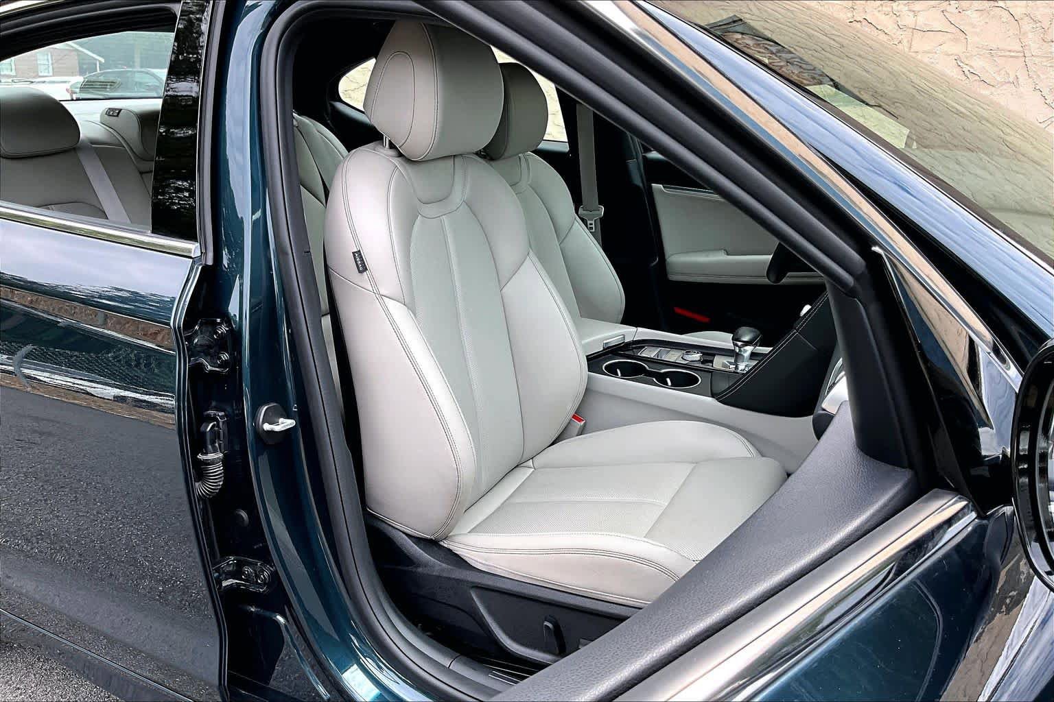 Used 2023 Genesis G70 2.0T RWD image 9