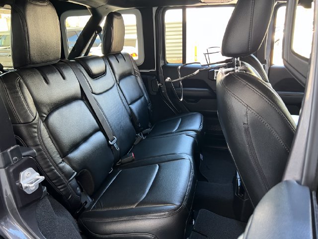 Used 2018 Jeep Wrangler Unlimited Sahara AWD/4WD image 38