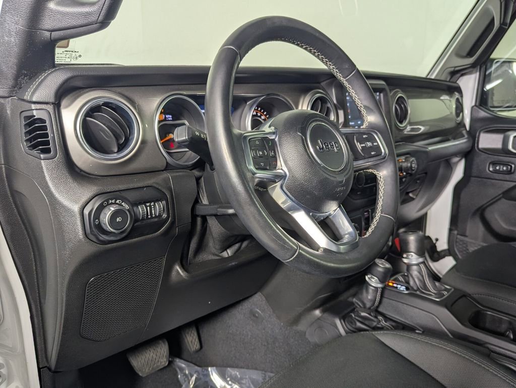 Used 2019 Jeep Wrangler Unlimited Sahara AWD/4WD image 13