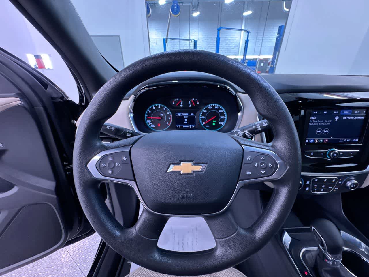 Used 2023 Chevrolet Traverse LS FWD image 15