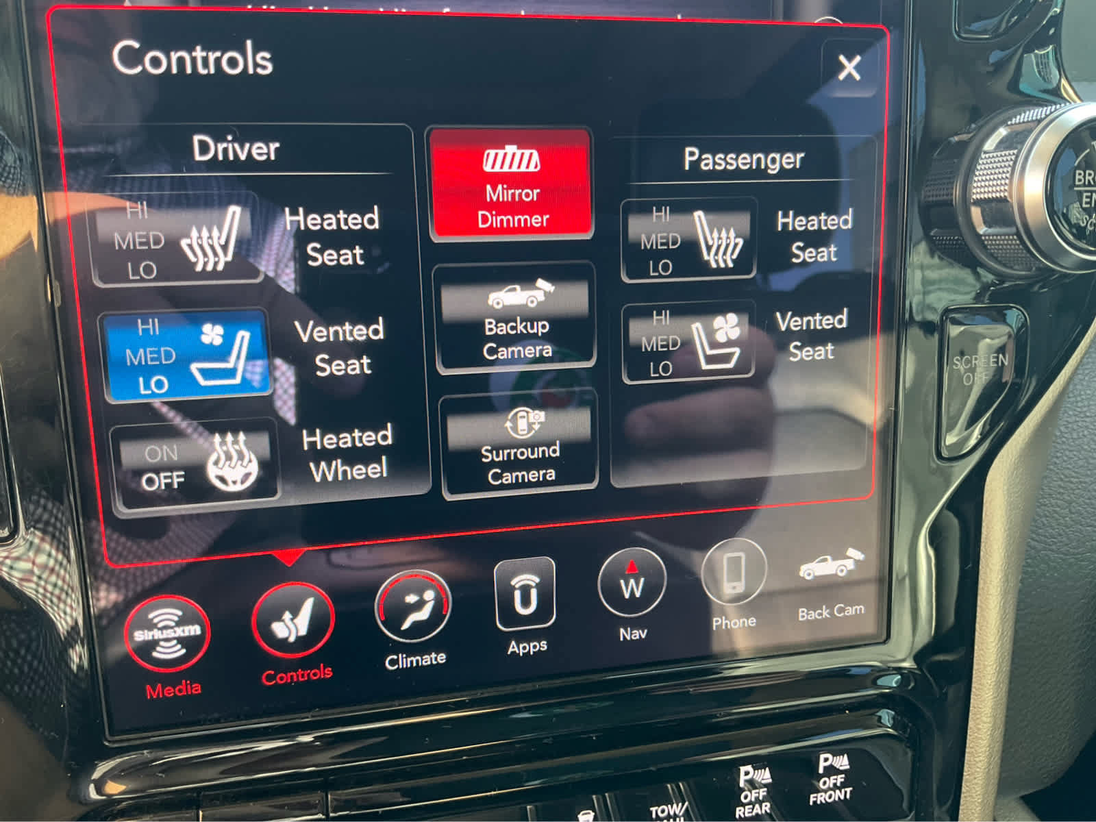 Used 2019 RAM 1500 Laramie AWD/4WD image 7