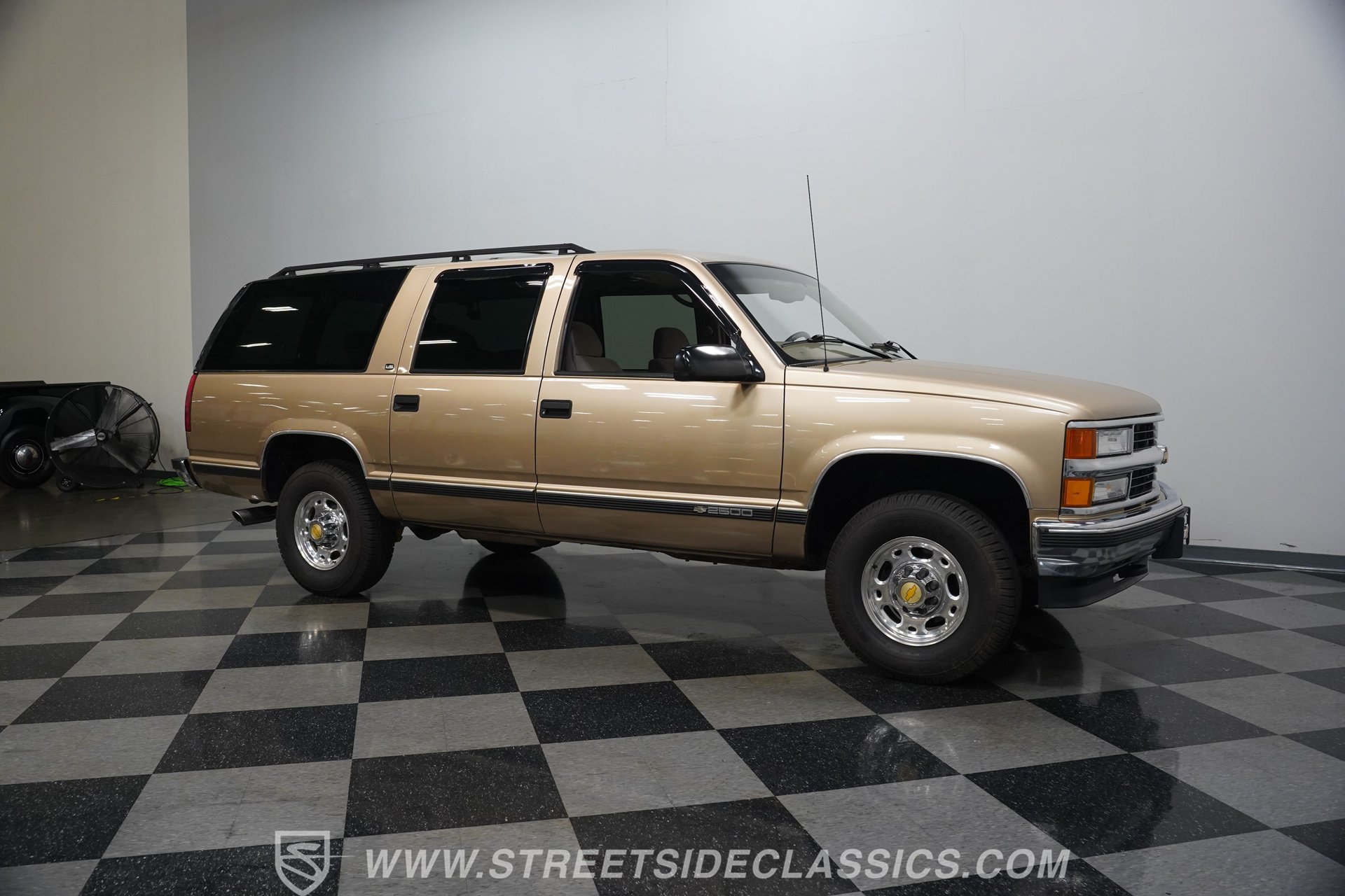 Used 1999 Chevrolet Suburban 2500 w/ Preferred Equipment Group 2 RWD image 16