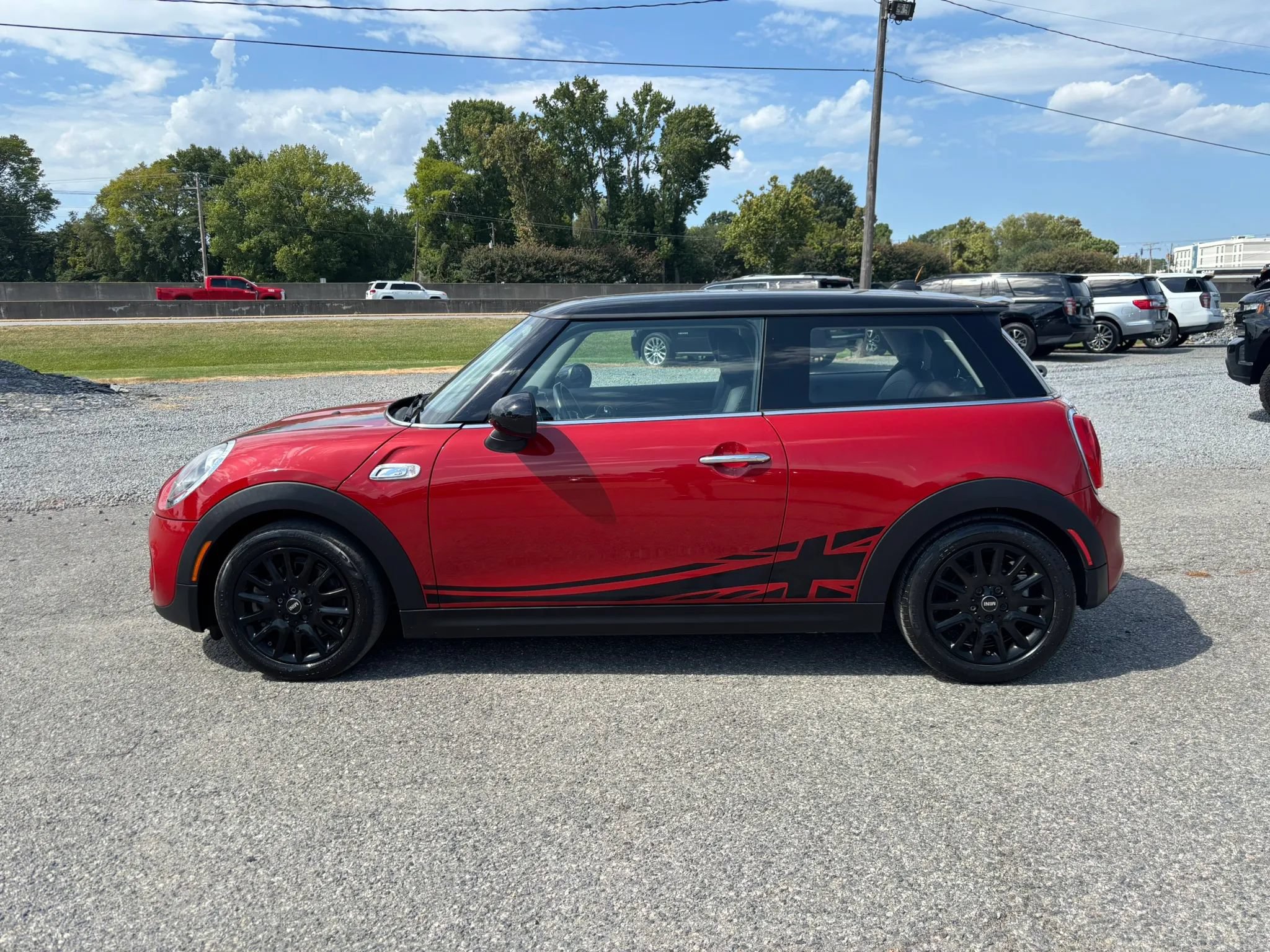 Used 2017 MINI Cooper S FWD image 2
