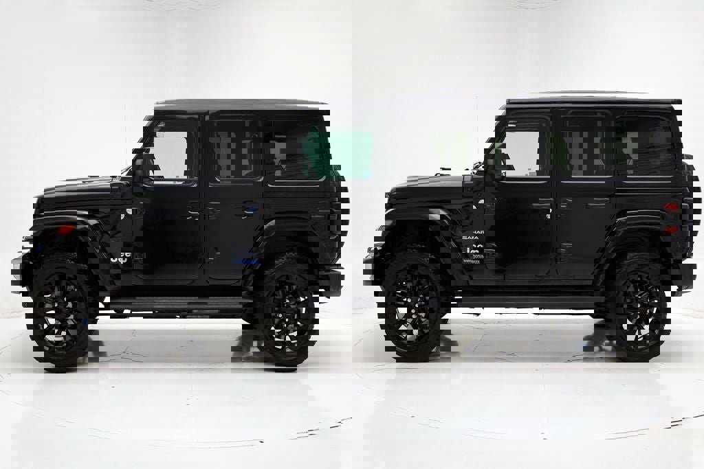 Used 2022 Jeep Wrangler Unlimited Sahara w/ Cold Weather Group image 6