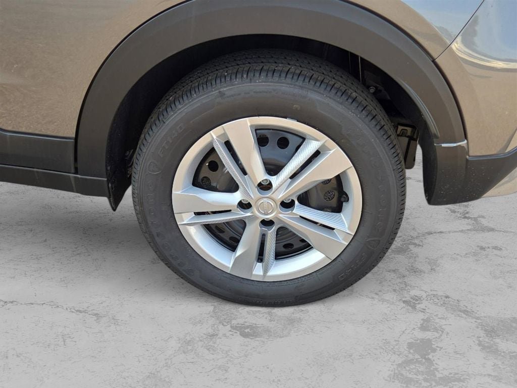 New 2025 Nissan Kicks Play S FWD image 2