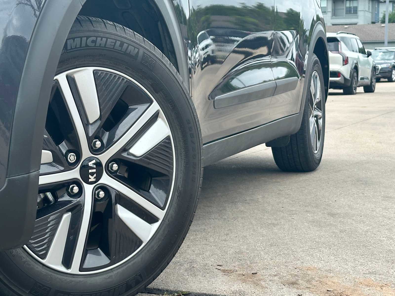 Used 2020 Kia Niro LXS image 2