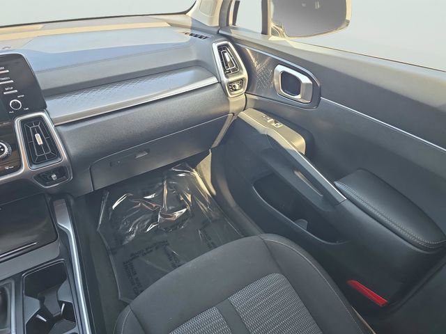 Used 2022 Kia Sorento LX image 11