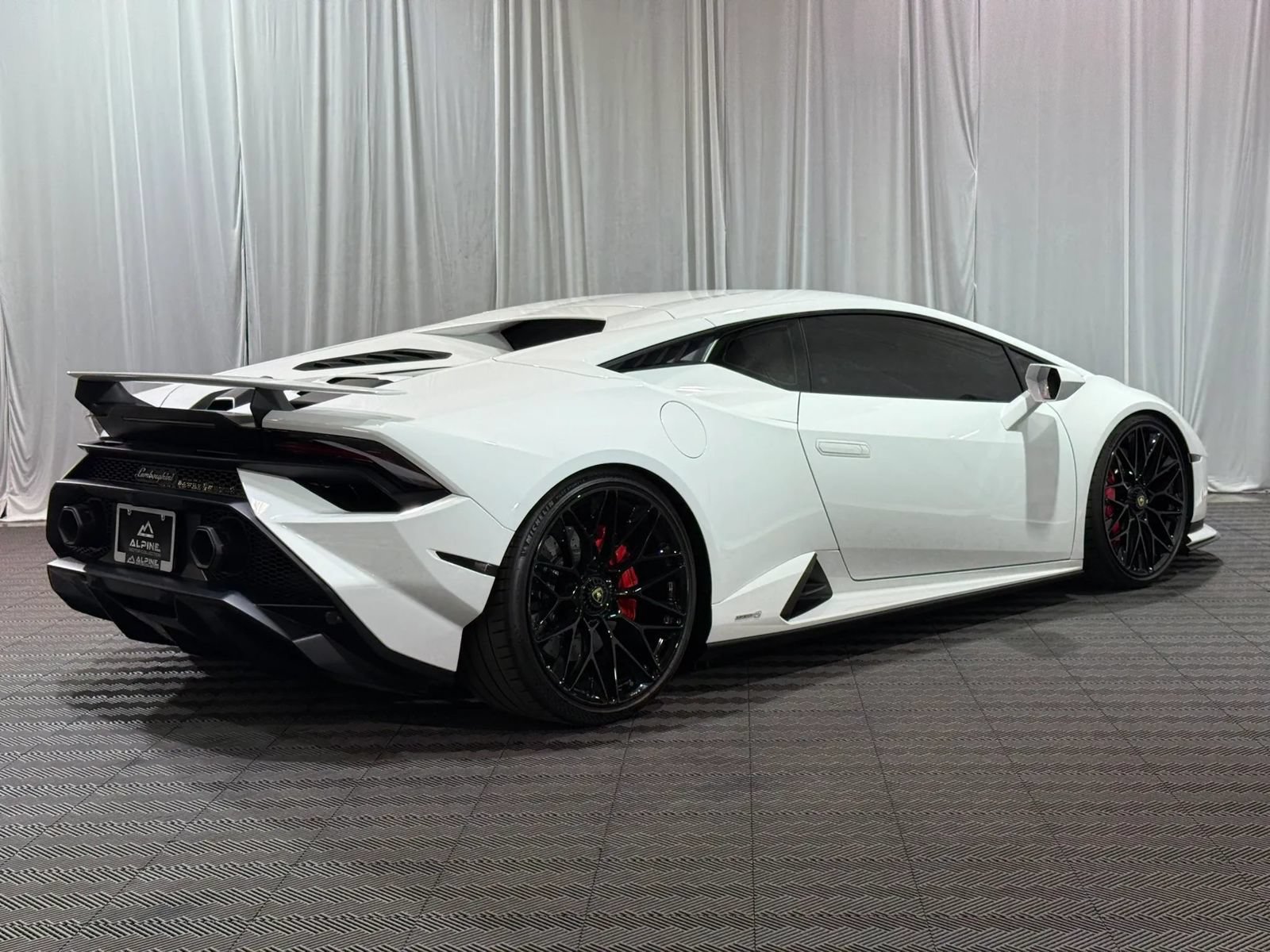 Used 2023 Lamborghini Huracan Tecnica RWD image 8