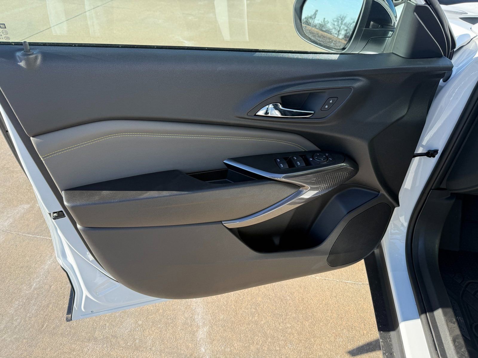 New 2026 Chevrolet Trax ACTIV w/ Sunroof Package FWD image 8