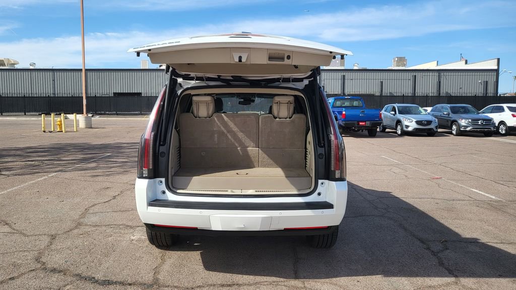 Used 2018 Cadillac Escalade Luxury AWD/4WD image 11