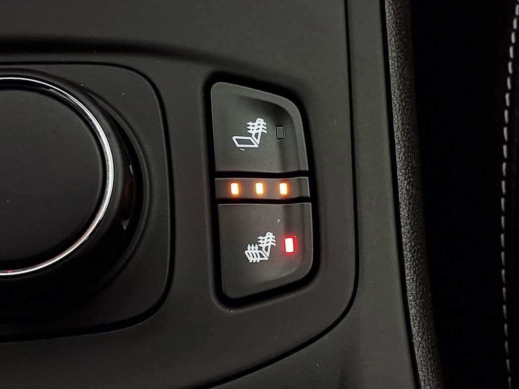 Used 2024 GMC Terrain SLE w/ Driver Convenience Package FWD image 15