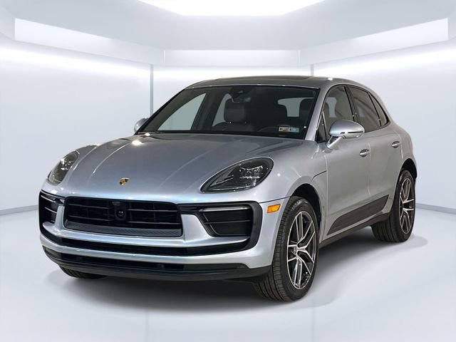 Certified 2025 Porsche Macan image 1