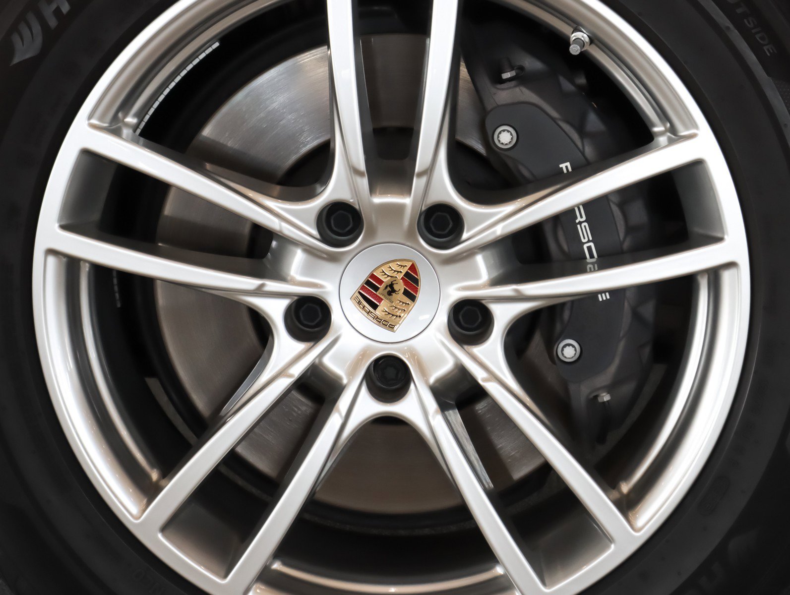 Certified 2025 Porsche Cayenne AWD/4WD image 29