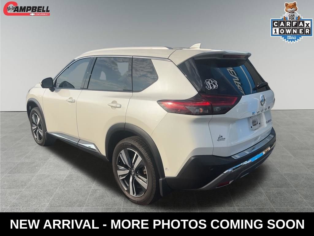 Used 2021 Nissan Rogue Platinum image 3