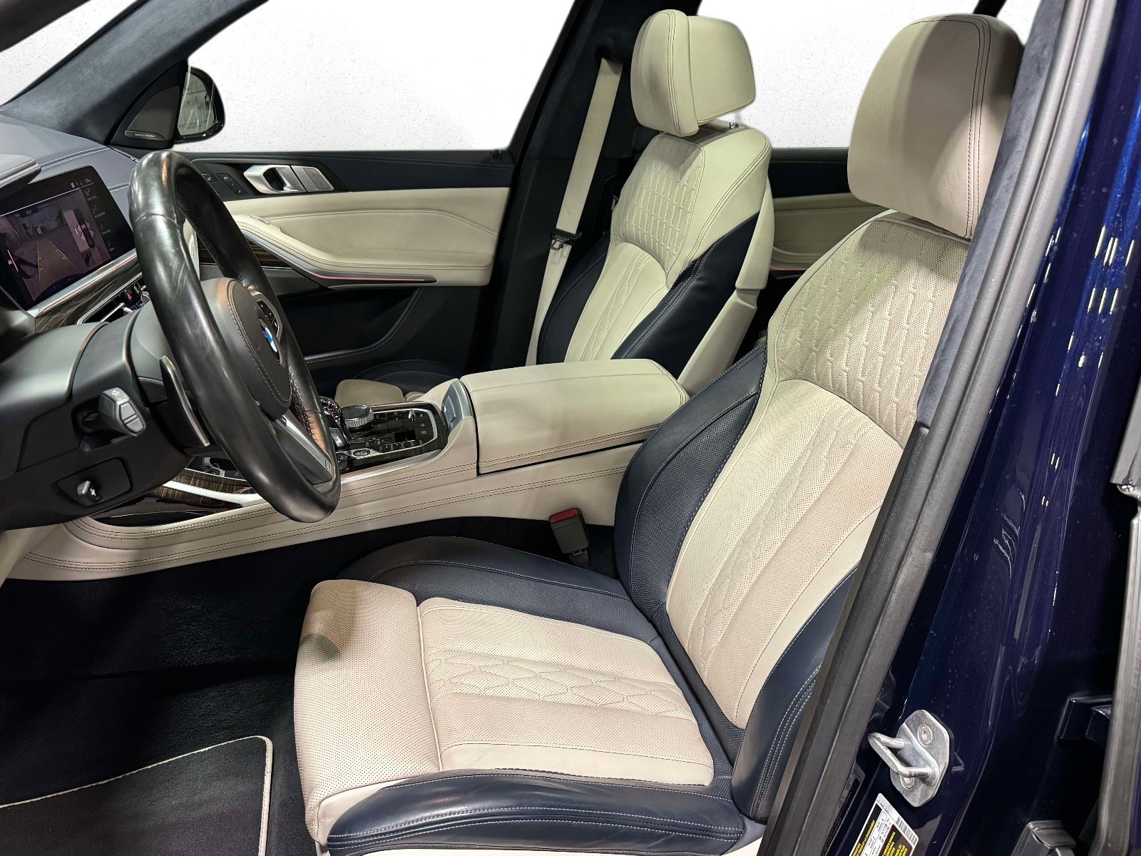 Used 2020 BMW X7 M50i image 23