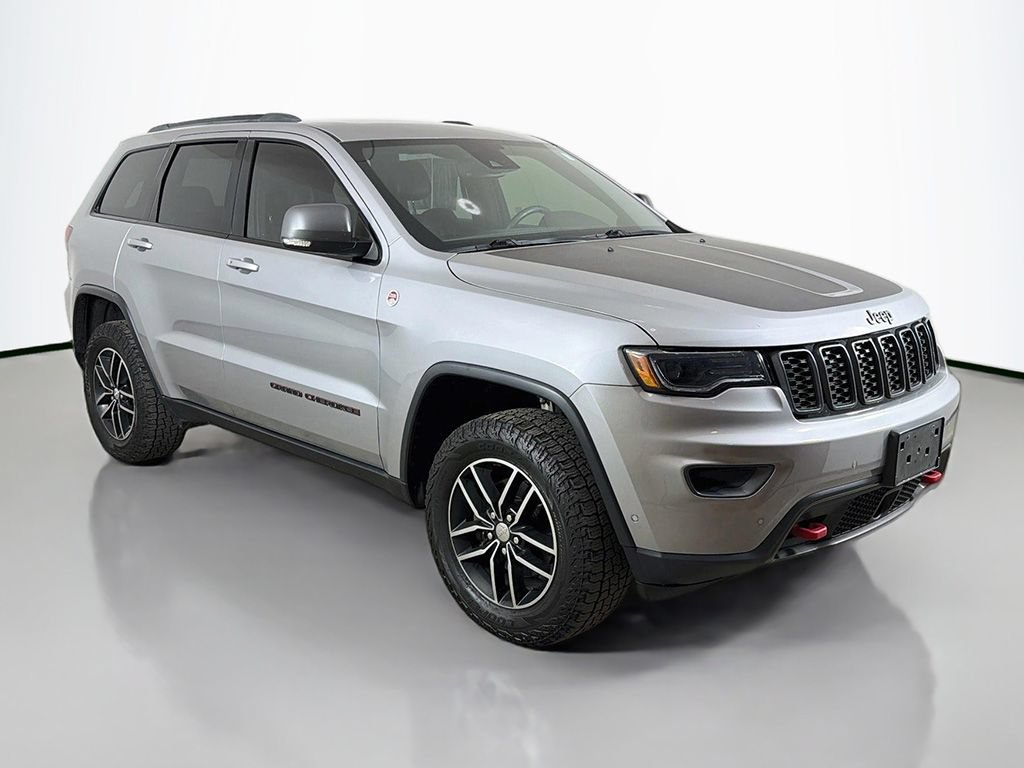Used 2018 Jeep Grand Cherokee Trailhawk w/ Trailhawk Luxury Group AWD/4WD image 2