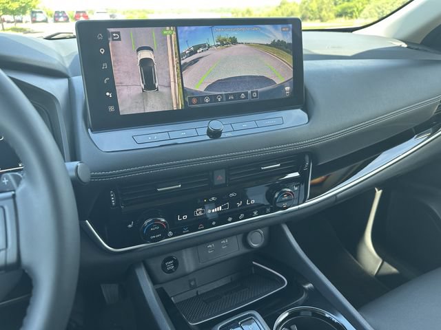 Certified 2025 Nissan Rogue SL w/ Tech Package AWD/4WD image 31