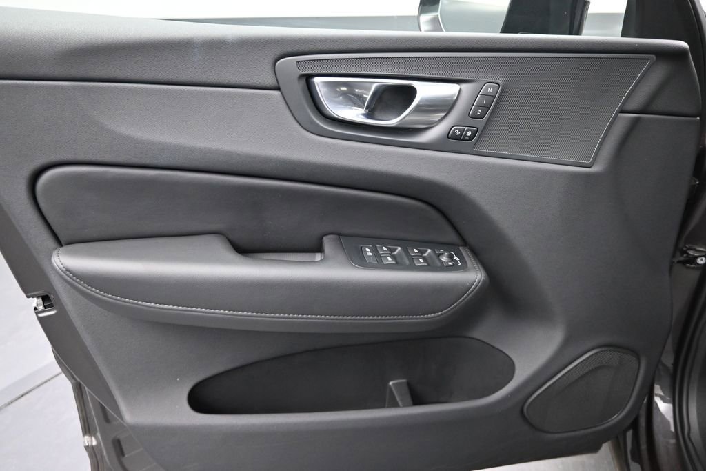Used 2025 Volvo XC60 B5 Plus AWD/4WD image 12