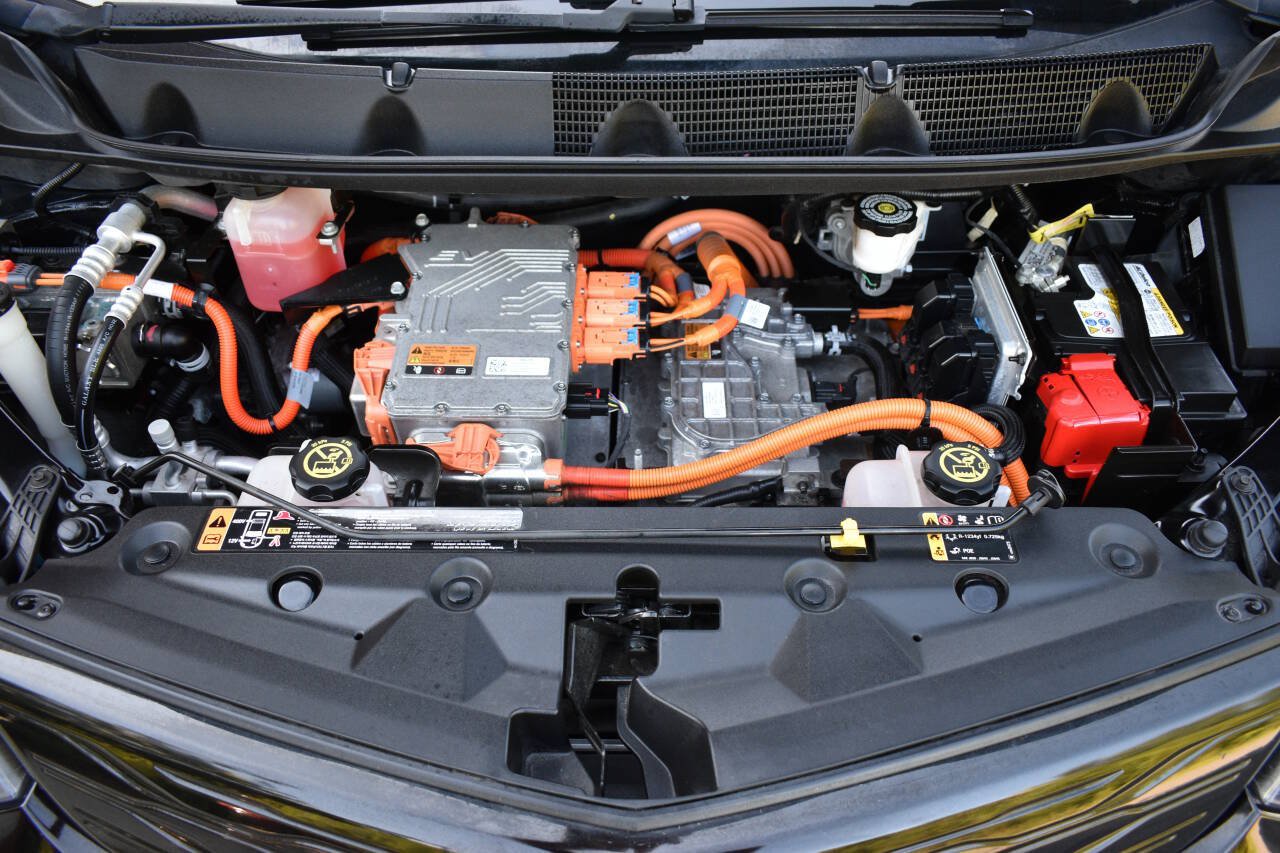 Used 2021 Chevrolet Bolt Premier w/ Infotainment Package FWD image 44