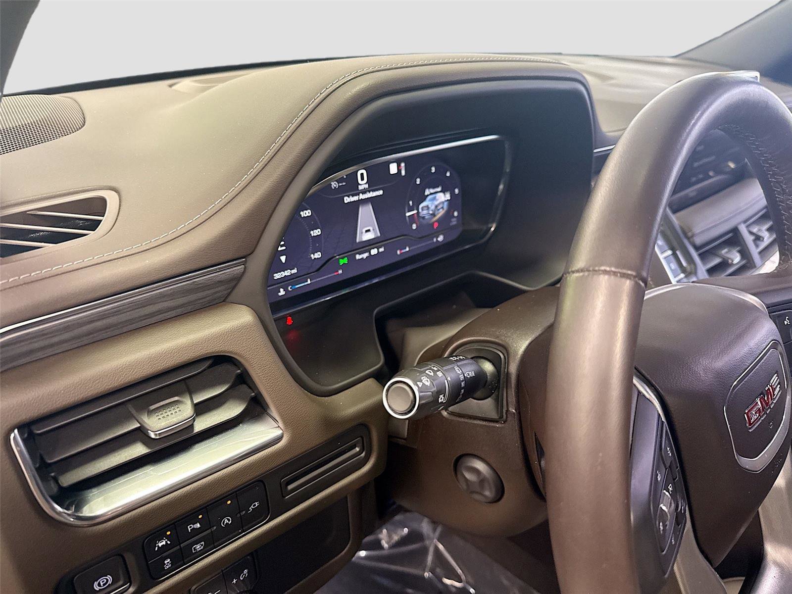 Used 2022 GMC Yukon SLT w/ SLT Luxury Package AWD/4WD image 9