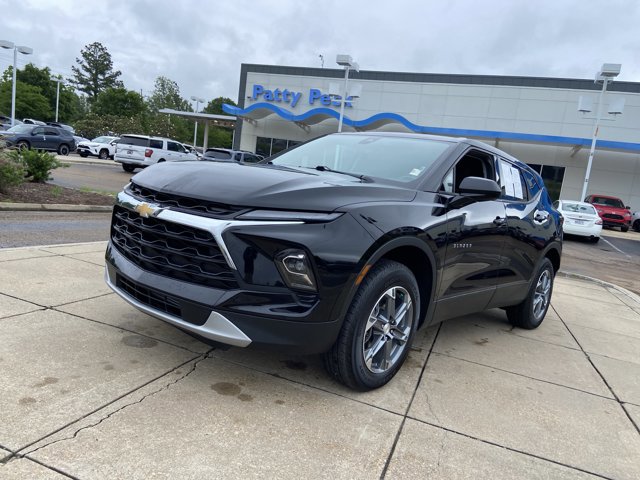 Used 2025 Chevrolet Blazer LT FWD image 4